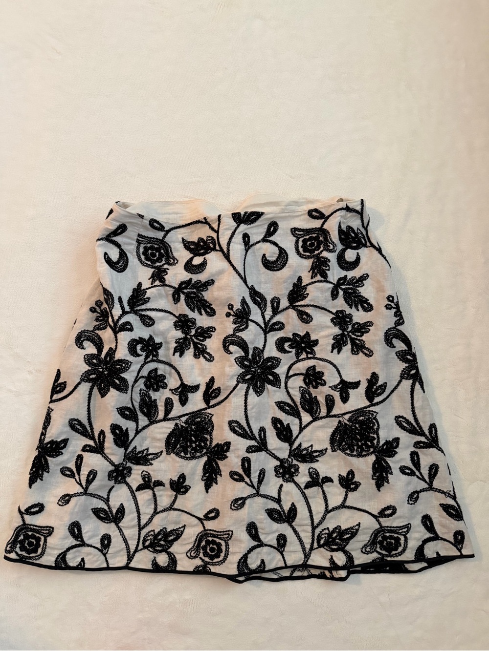 il gilet 100% Linen Black Off White Embroidered Floral Skirt Size 14 Cottagecore